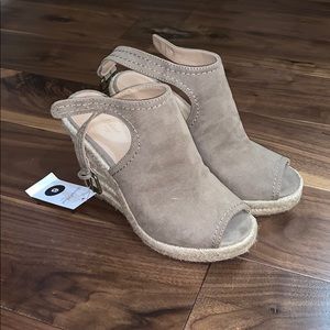 Woven bottom wedges
